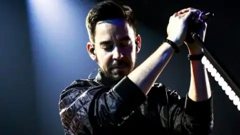 Mike Shinoda lança EP com músicas inéditas sobre a perda de Chester Bennington. Escute!