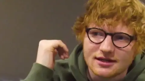 Ed Sheeran faz história na parada de álbuns do Reino Unido