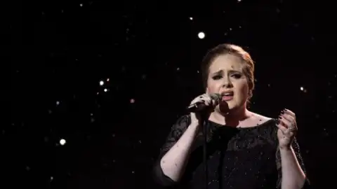 Adele lançará CD/DVD ao vivo