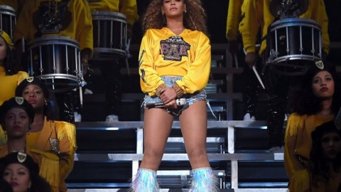 Beyoncé retorna ao palco com performance épica no Coachella Festival