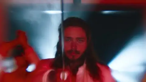 Post Malone passa mais uma semana no topo da parada americana de álbuns