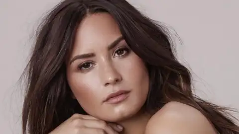 #PrayForDemi: 
Cantores e fãs se solidarizam com Demi Lovato após internação por overdose