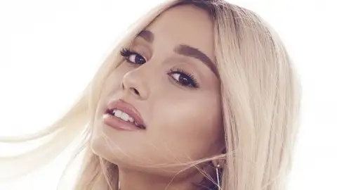 Ariana Grande estreia no topo da parada britânica de álbuns com "Sweetener"