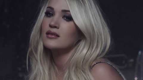 Carrie Underwood estreia no topo da parada americana de álbuns e bate recorde