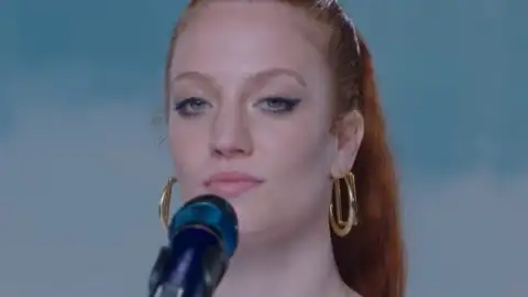 "Always In Between" de Jess Glynne estreia no topo da parada de álbuns do Reino Unido