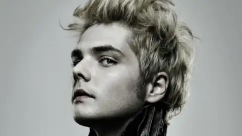 Escute o single de retorno de Gerard Way, "Baby You're A Haunted House"