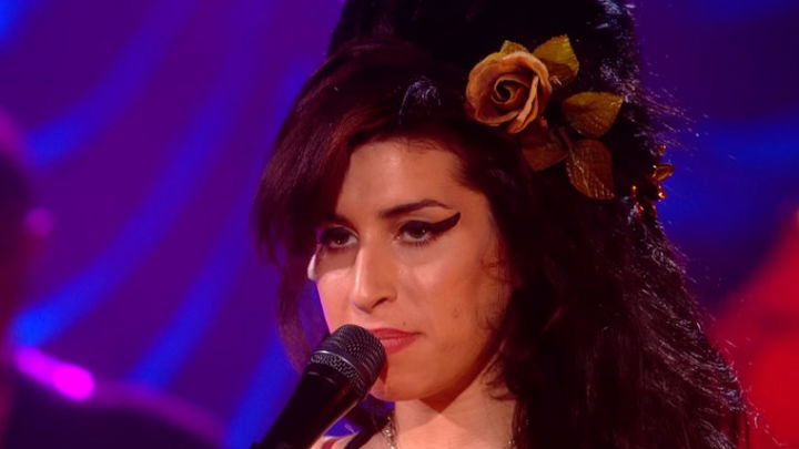 Resultado de imagem para Amy Winehouse - Love Is A Losing Game (An Intimate Evening In London)