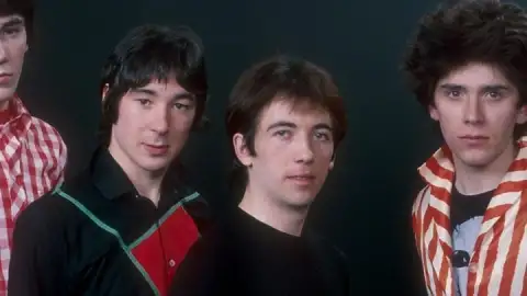 Pete Shelley, pioneiro do punk com os Buzzcocks, morre aos 63 anos