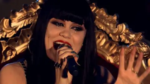 Jessie J tem o disco de estreia mais vendido do ano no Reino Unido