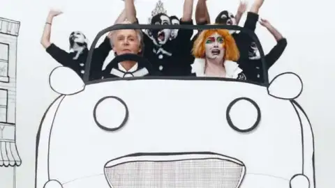 Emma Stone estrela o novo clipe de Paul McCartney. Veja "Who Cares"