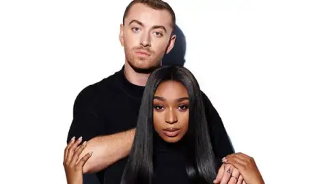 "Dancing With A Stranger" de Sam Smith e Normani estreia no top 5 britânico