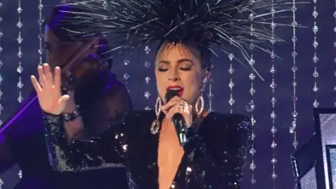 Lady Gaga faz primeiro show "Jazz & Piano" em Las Vegas com participação de Tony Bennett
