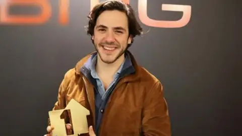 Pela primeira vez, Jack Savoretti emplaca um álbum no topo da parada britânica