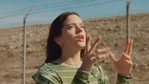 James Blake com Rosalía, Alessia Cara e Austin Mahone: Veja os lançamentos do dia!