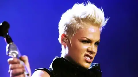 Ouça "Can We Pretend", novo single de P!nk em parceria com a banda Cash Cash