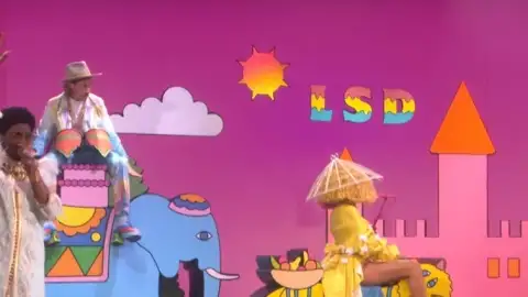 LSD faz primeira performance do single "No New Friends" na televisão. Veja!