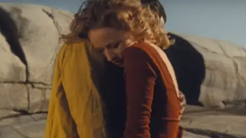 "Tough Love", música póstuma de AVICII, ganha clipe. Confira!