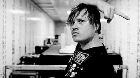 Tom DeLonge revela desejo de voltar ao blink-182 "no futuro"