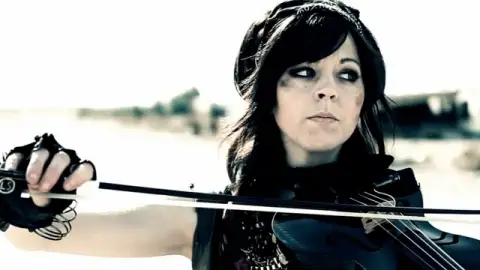 Lindsey Stirling lança nova versão de "The Upside" com participação de Elle King