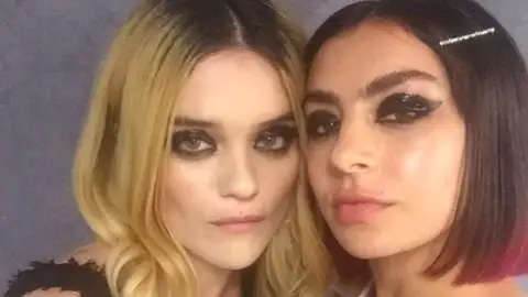 Charli XCX lança o single "Cross You Out", parceria com Sky Ferreira. Confira!