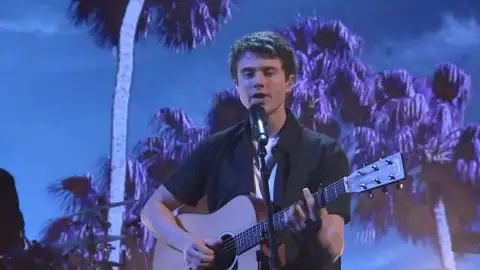 Alec Benjamin canta "Jesus in LA" na televisão dos EUA. Veja!