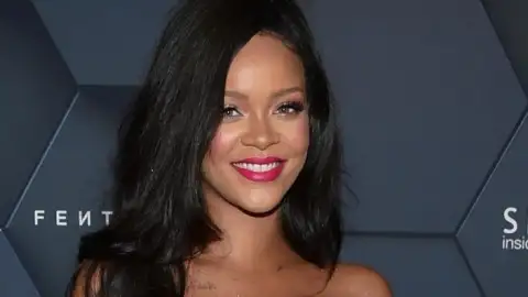 Novo álbum de Rihanna será lançado em dezembro, diz jornalista