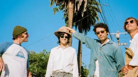 Novos discos de Allah Las e Devendra Banhart trazem músicas em português. Ouça!