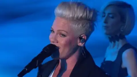 Hoje é dia de  P!nk, Anitta e Black Eyed Peas no Rock in Rio