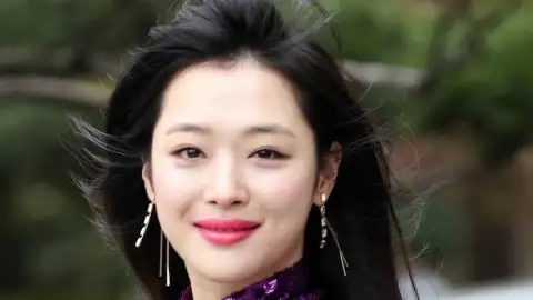 Sulli, ex-integrante do grupo de k-pop F(X), é encontrada morta aos 25 anos