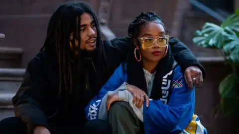 H.E.R. se junta a Skip Marley em "Slow Down". Escute a parceria