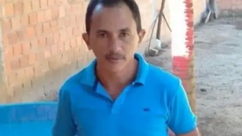 Cantor de "Caneta Azul" dobra o seu cachê que chega a R$ 20 mil