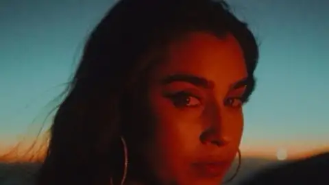 Lauren Jauregui anuncia nova música e mostra trecho do clipe. Veja!