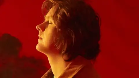 Lewis Capaldi lidera a parada de álbuns do Reino Unido na primeira semana do ano