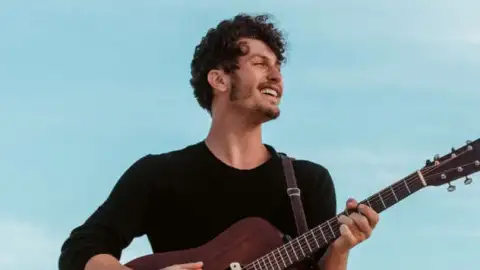 Bryan Behr, novo nome do pop nacional,  fala sobre seu álbum de estreia