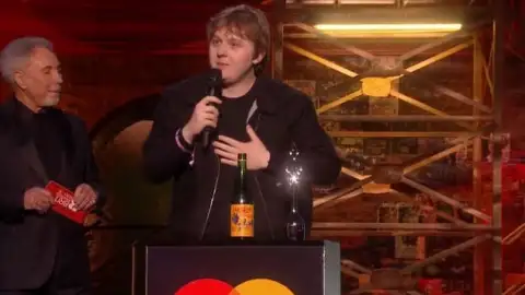Veja a lista completa com os vencedores do Brit Awards de 2020