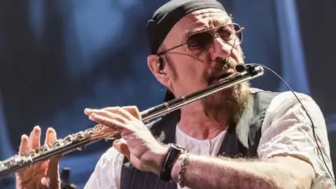 Ian Anderson do Jethro Tull revela ter doença pulmonar incurável