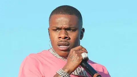 DaBaby se mantém no topo da parada de singles do Reino Unido com "Rockstar"