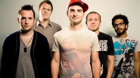 Hit The Lights lança videoclipe de "Earthquake"