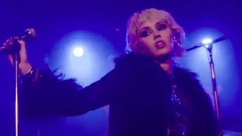 The Cranberries elogia cover de "Zombie" feito por Miley Cyrus: "A Dolores ficaria impressionada"