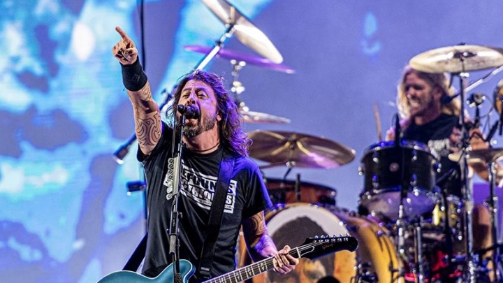 Foo Fighters lança The Teacher, mais um single do novo álbum. Ouça com a  letra e a tradução! - VAGALUME