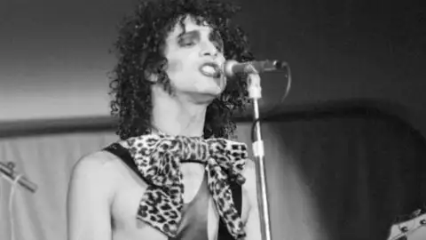 Sylvain Sylvain, ex-guitarrista dos New York Dolls, morre aos 69 anos