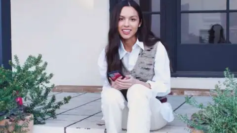 Olivia Rodrigo celebra chegada da maioridade criando playlist com 18 músicas. Ouça!