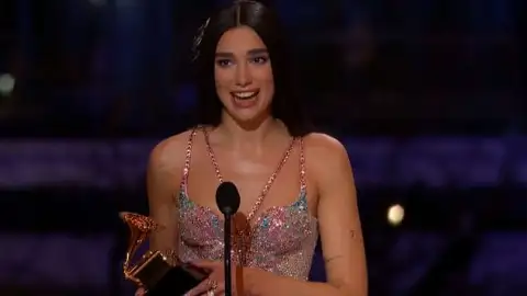 Vitória no Grammy aumenta vendas de álbuns de Dua Lipa e Taylor Swift nos EUA