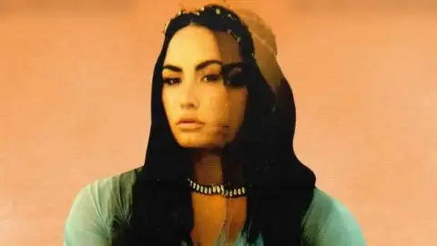 Álbum de Demi Lovato fica em segundo lugar no Reino Unido por diferença de apenas 272 cópias