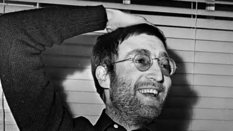 Primeiro álbum solo de John Lennon ganha edição luxuosa com vários extras. Ouça!