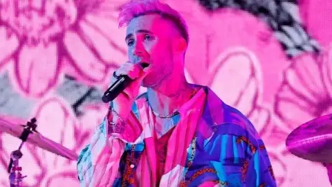 Maroon 5, Justin Bieber, OneRepublic e mais se apresentam na final do The Voice dos EUA. Veja!