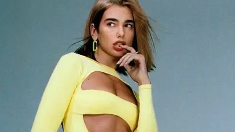 Dua Lipa foi a artista mais tocada no Reino Unido em 2020, quebrando série de Ed Sheeran