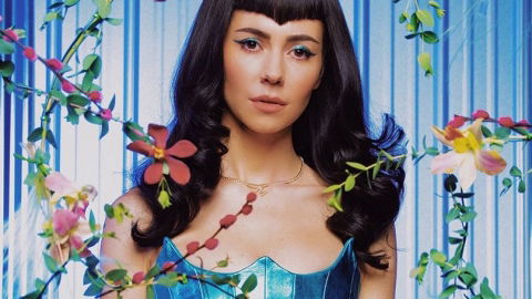 MARINA lança o álbum "Ancient Dreams in a Modern Land". Ouça com as letras!