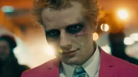 "Bad Habits" se torna o décimo single número 1 de Ed Sheeran no Reino Unido