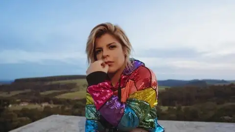 Cantora Paula Mattos assume ser gay e fala sobre casamento de 9 anos: "Tenho a minha família"